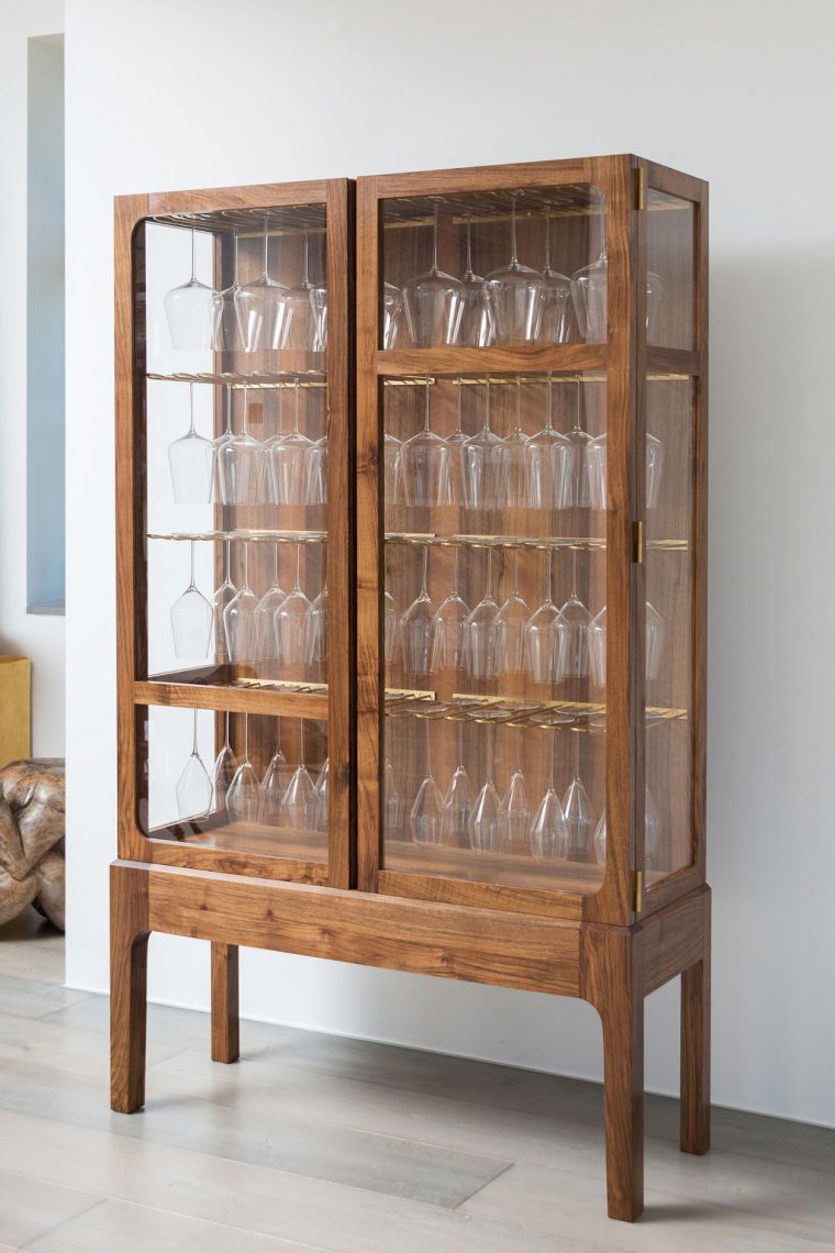 glasses cabinet 10